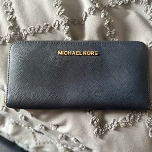 MICHAEL KORS Jet Set Travel Large Saffiano Quarter-Zip Wallet NAVY BLUE
